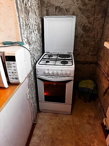 silver kitchen: Стол и 4 стула -5000 сом Плита. Газ/1 конфорка электрическая и так — 4