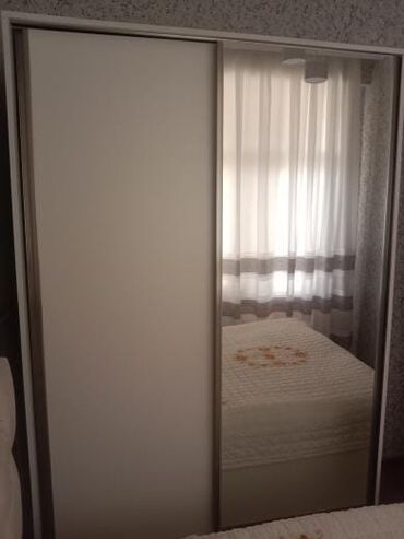 Uşaq və gənc otağı üçün dəstlər: Dolab satılır teze alınıb 2,10 hundur 1,40 en 60 SM derinlik.Qiymet