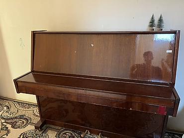 köhnə mebel satışı: Upright (divar tipli) pianino – OKTABA markası. - Korpus: tünd — 1