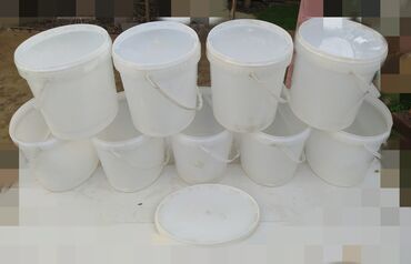 Ev üçün digər mallar: Plastik vedrələr. Qida üçün. Qalın və dözümlü materialdan olan