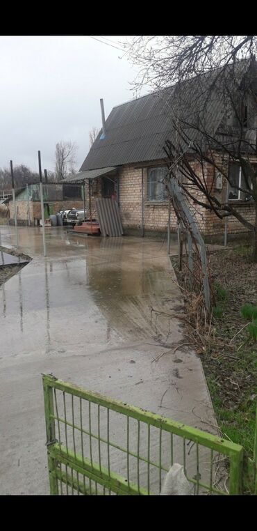 сдаю дом на длительный срок рядом просп жибек жолу бишкек: 18 м², 2 комнаты
