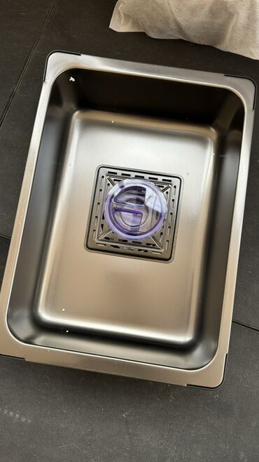 Кухонные мойки: Продается новая мойка! Цена:15000 сом! Качество 100 из 100 Метал — 15