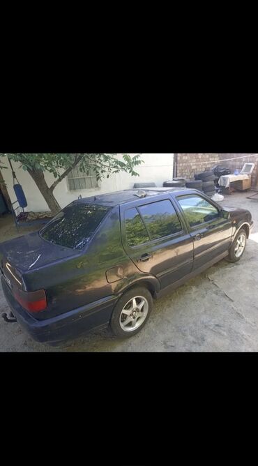 Volkswagen: Volkswagen Jetta: 1993 г., 1.8 л, Механика, Бензин, Седан