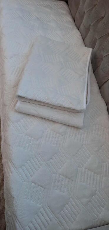 Prekrivači za nameštaj: Neklizajući, Za trosed — 1