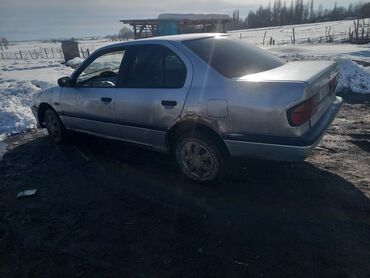 Nissan: Nissan Primera: 1992 г., 1.6 л, Механика, Бензин, Седан