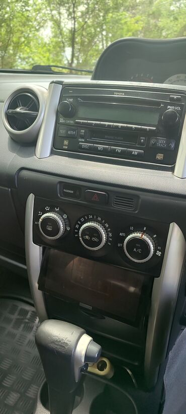 машина kg бишкек тойота: Toyota ist: 2003 г., 1.5 л, Автомат, Бензин, Вэн/Минивэн