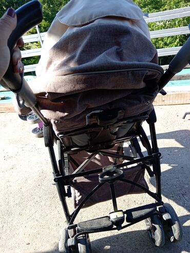 bez pantalone: Polovna kolica