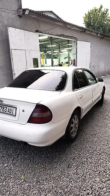 болуп: Hyundai Sonata: 1995 г., 1.6 л, Кол менен иштөөчү, Бензин, Седан — 4