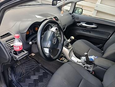 Toyota: Toyota Auris hatchback Xüsusiyyətlər: - Kuzov: 5 qapılı hatchback — 8