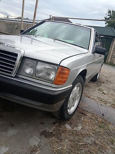 фургоны категории б: Mercedes-Benz 190E (W201) sedan - Kuzov: 4 qapılı sedan, gümüşü rəng — 6