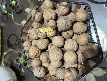 Сухофрукты, орехи, снеки: Орехи 1 кг 100 сом есть мешок