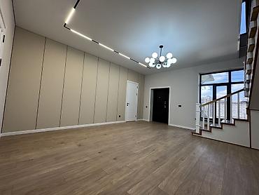 Продажа коттеджей и домов: 🏙️ Продаётся: дом (5+ комнат) — 240 м² (участок 4 сотки) 📍 Локация — 2