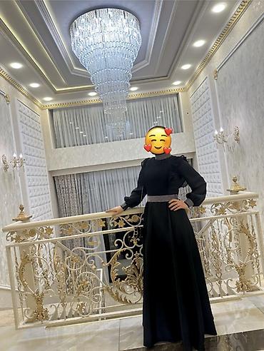 hicab modelleri: Zərif gecə/libas – uzun, qara rəngdə. - Model: maksimal uzunluq — 1