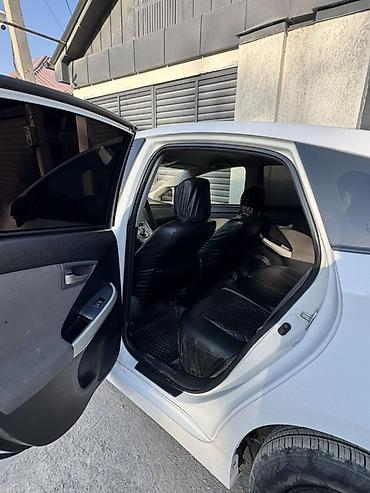 honda crv 1 ош: Toyota Prius: 2015 г., 1.8 л, Автомат, Гибрид, Хэтчбэк — 3