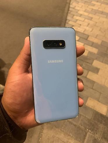 самсунг 10е: Samsung Galaxy S10e, Б/у, 128 ГБ, цвет - Голубой, 2 SIM — 1