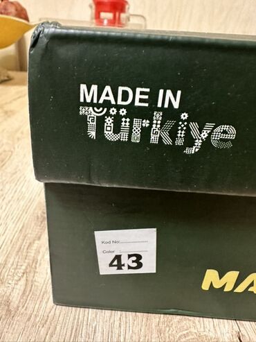 Ayaqqabılar: Türkiyədən sifariş olunub təmiz dəridir yumşaq rahat ayaqqabıdır. Ölçü — 11