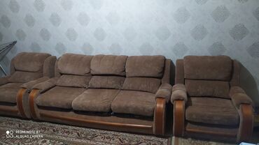 три дивана: Прямой диван, цвет - Коричневый, Б/у