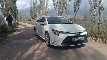 сиденье одиссей: Сдаю в аренду :Toyota Corolla Hybrid, белый седан. - Гибридная — 1