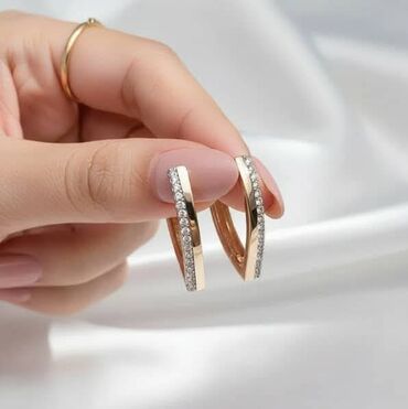 Minđuše: 💫 minđuše – set od dva para - Dizajn: - Par 1: Elegantne minđuše sa — 19