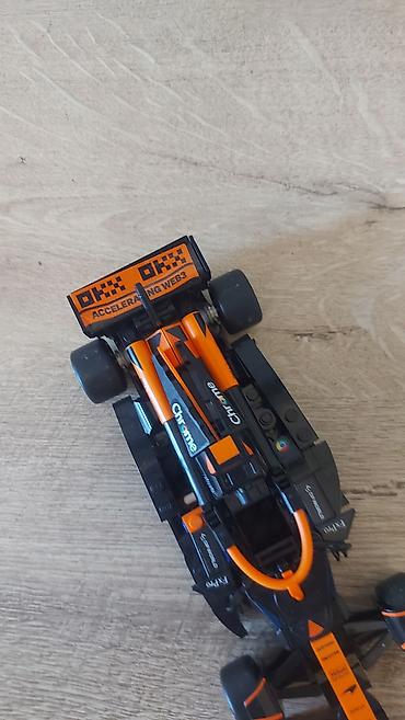 gozel kukla sekilleri: LEGO üslubunda qurulan Formula 1 bolidi modelidir (portuqal — 3