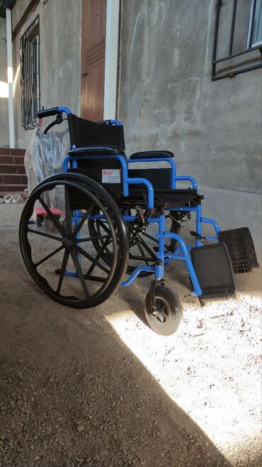 инвалидные кресла: Инвалидные коляски. В отличном состоянии.
2 варианта