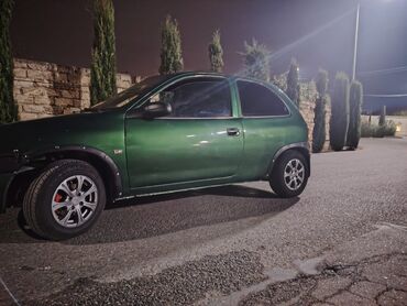 двигатель 1 8 фольксваген: Yaşıllı rəngli 3 qapılı şəhər avtomobili Texniki və eksteryer: -