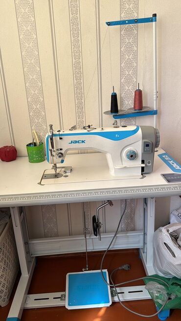 промышленные швейные машины: Швейная машина Jack, Автомат