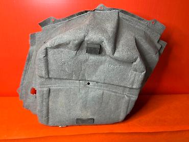 Другие детали кузова: Серая обшивка багажника автомобиля, разработанная для защиты — 6