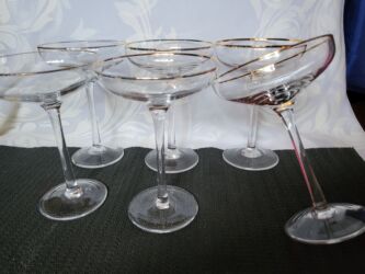 Čaše: Case kristalne za sampanjac,vino iz 80ih. Case za vino,maksimalno — 7