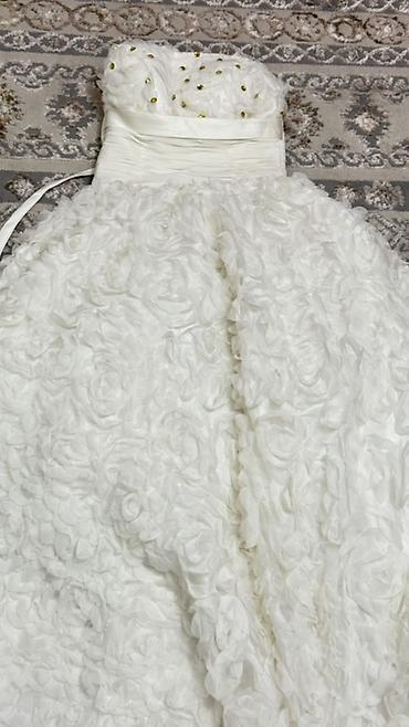 Свадебные платья: Платье свадебное с эффектом розы Было в аренде 3 раза Некоторые — 3