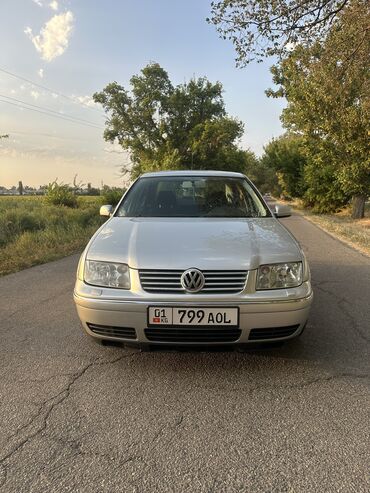 срочно в связи с переездом: Volkswagen Bora: 2003 г., 1.6 л, Автомат, Бензин, Седан