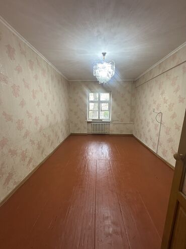 квартирах: 3 комнаты, 64 м², 1 этаж, Старый ремонт
