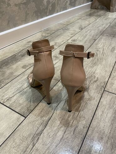 шлепанцы для бассейна: Brend: Sicuro Model: Zəncir naxışlı, incə kəmərli hündürdaban sandal