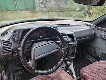 lada oturacaqlar: Vaz 2112 hatchback – 5 qapılı, gümüşü rəng. Kompakt və praktik kuzov — 5