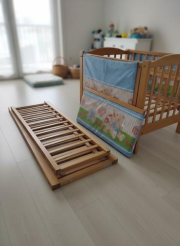 bunk bed: Детская деревянная кроватка (разобранная) с комплектом мягких бортиков — 1