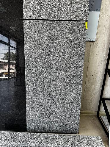 Фасадные плиты Сары-Таш (Травертин): Сары таш Сары таш толко оптом 15 $ Натуральный Гранит Ангола, Серый — 7