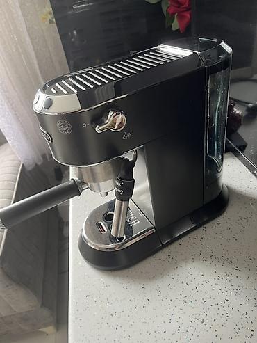 cyber shot: De’Longhi Dedica EC685 tipli espresso/kofe aparatı - Rəng: qara/xrom — 2