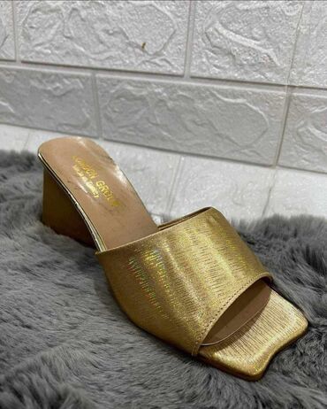 Sandale: AKCIJA
1700din.
roba sa Kosova — 12