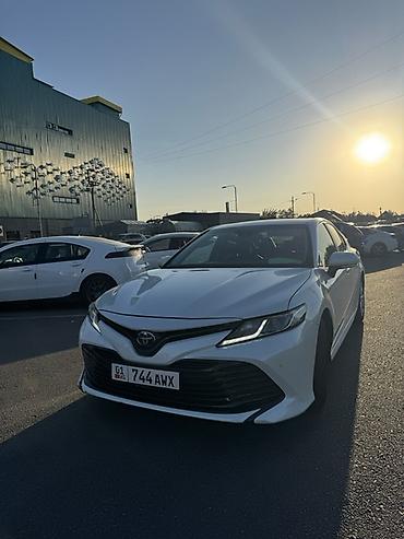 Toyota Camry: 2019 г., 2.5 л, Вариатор, Гибрид, Седан
