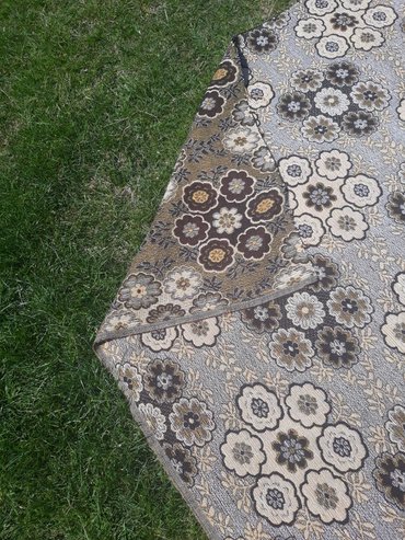 Kućni dekor - Valjevo: Vunena prostirka-cilim dimenzije 4 × 2m.moze se seci na zeljenu