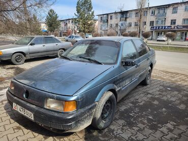 машина капейка: Volkswagen Passat: 1989 г., 1.8 л, Механика, Газ, Седан