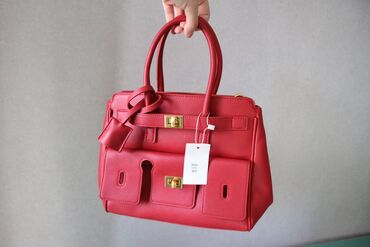 Классические сумки: Новая красная сумочка Размеры: ширина 27 см, высота 24см (с ручками — 17