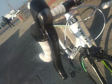 İdman velosipedləri: İşlənmiş Şose velosipedi Trek, 28", sürətlərin sayı: 11, Ünvandan götürmə — 4