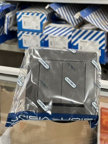 led лента: Трёхклавишный настенный выключатель VISION (серия Vision), цвет