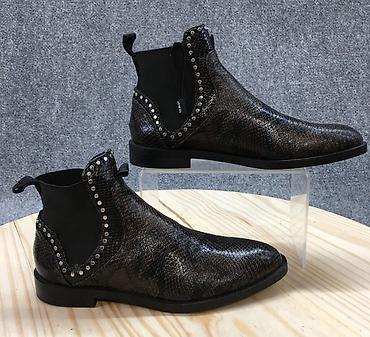 zenske cipele 35 broj: Zara Ženske Chelsea gležnjače sa zmijskim printom i nitnama - Model — 3
