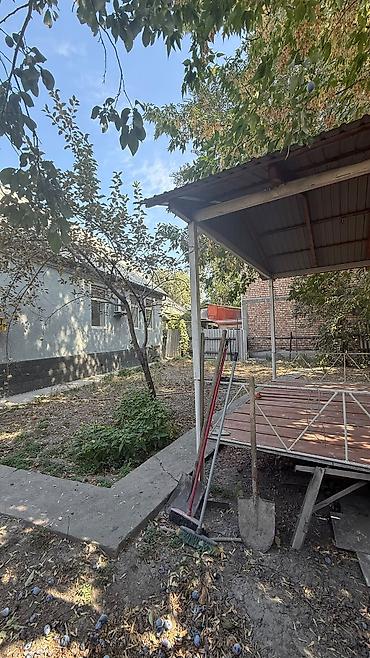 гараж продаю: 4 комнаты, 70 м², 3 соток, Бишкек, ул. Ден Сяопина / Фучика — 7