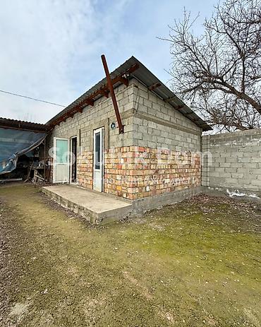 Продажа коттеджей и домов: 🏠Продаётся дом в с. Сокулук 🟡Комнаты: 4 🟡Участок: 8,8 соток ( по факту — 4
