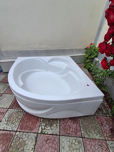 hamam asılqan: 150x150 ölçüdə künc akril vanna satılır. İşlənmişdir, vəziyyəti — 2