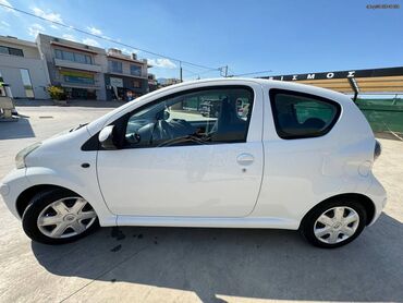 Toyota: Toyota Aygo: 1 l. | 2011 έ. Χάτσμπακ — 10