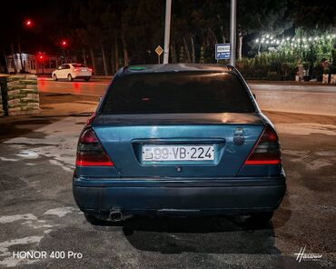 Mercedes-Benz: Mercedes-Benz 220: 2.2 l | 1995 il Sedan — 2